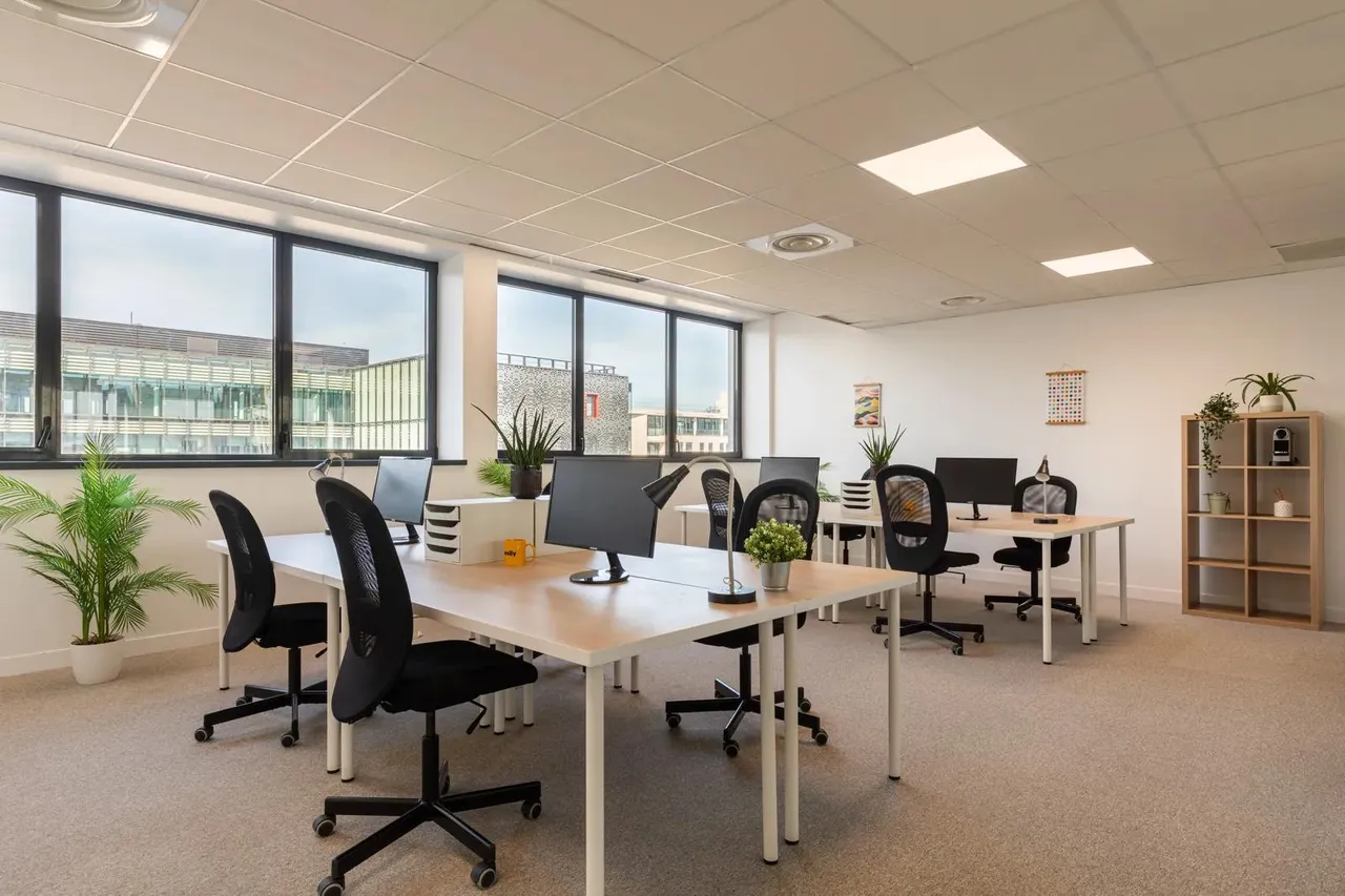 Bureau privé 15 postes à louer - Avenue Paul Kruger  Villeurbanne (Paul Kruger 69100 Villeurbanne) - photo 1
