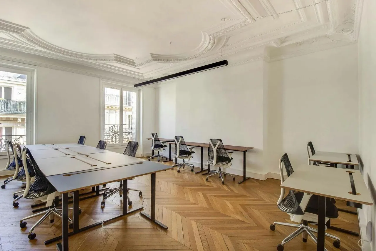 Bureau privé 12 postes à louer - Paris 8e (Rue de Stockholm) - photo 1