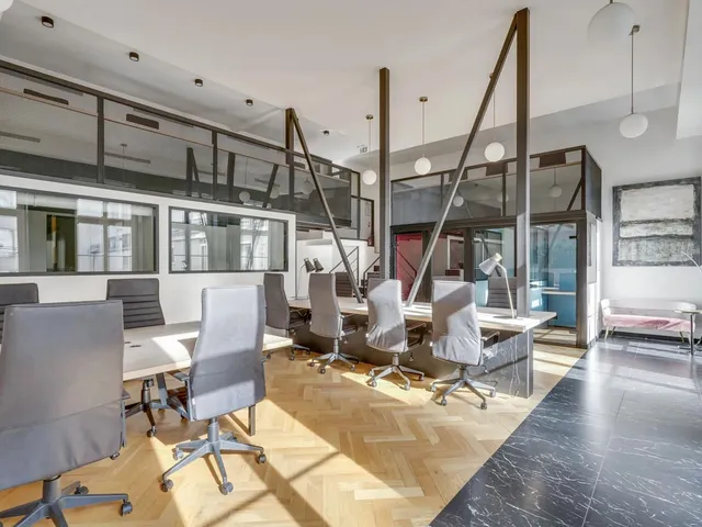 Bureau indépendant 35 postes à louer - Paris 10e (Stalingrad) - photo 4