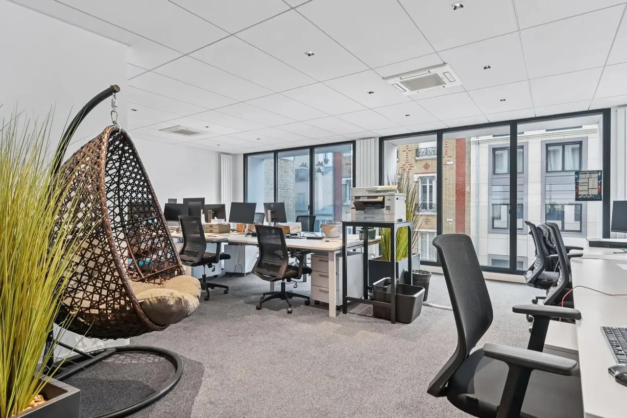 Bureau indépendant 30 postes à louer - Levallois-Perret (Louis Rouquier) - photo 1