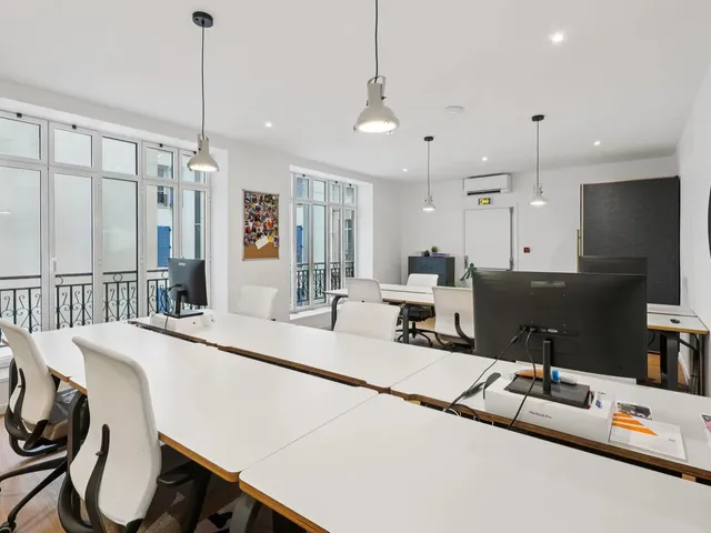 Bureau indépendant 18 postes à louer 583 EUR/poste - Rue du Faubourg Poissonnière, Paris 10e - photo 10