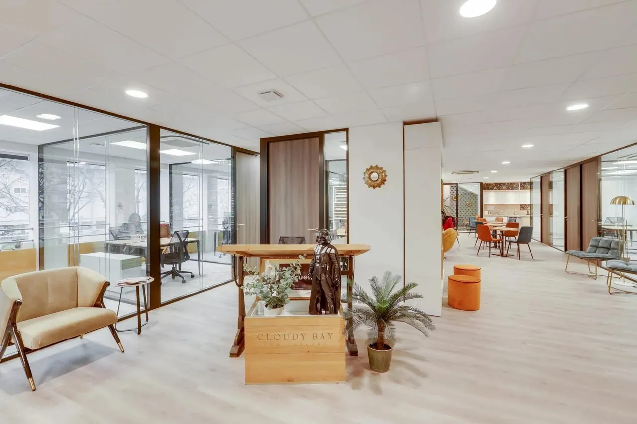 Bureau privé 50 postes à louer - Paris 17e (Grande Armée) - photo 1
