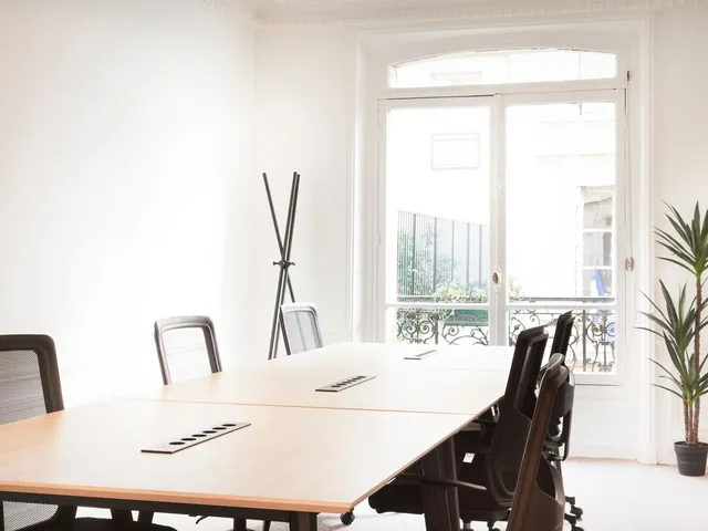 Bureau indépendant 24 postes à louer - Paris 9e (Cadet) - photo 2