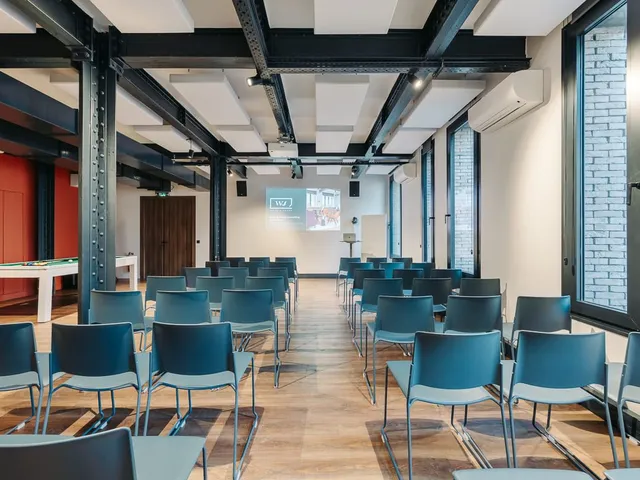 Bureau privé 4 postes à louer - Saint-Ouen-sur-Seine (Pl. Martin Levasseur) - photo 2