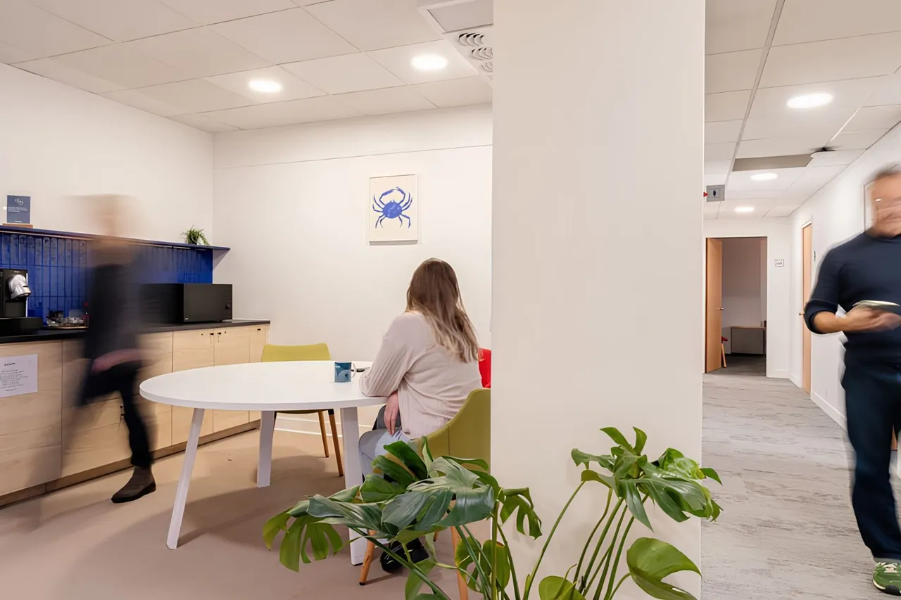 Bureau privé 7 postes à louer - Paris 3e (Sébastopol) - photo 1