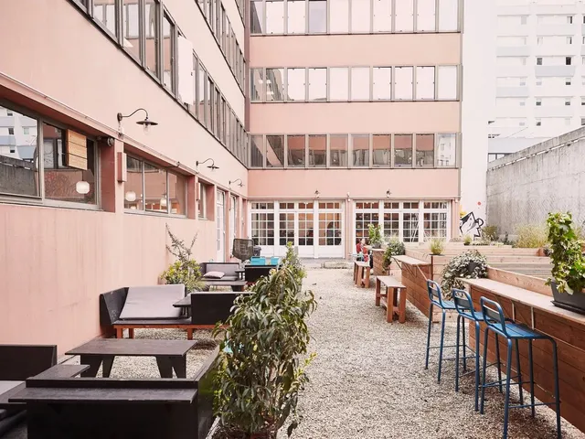 Bureau privé 7 postes à louer - Bagnolet (Jean Jaurès) - photo 2
