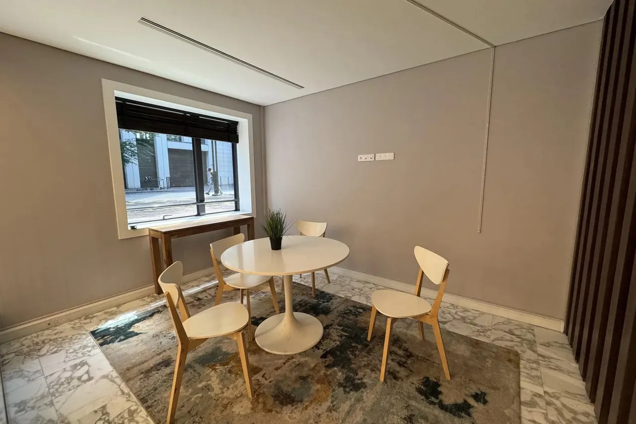 Bureau privé 4 postes à louer - Levallois-Perret (Anatole France) - photo 1