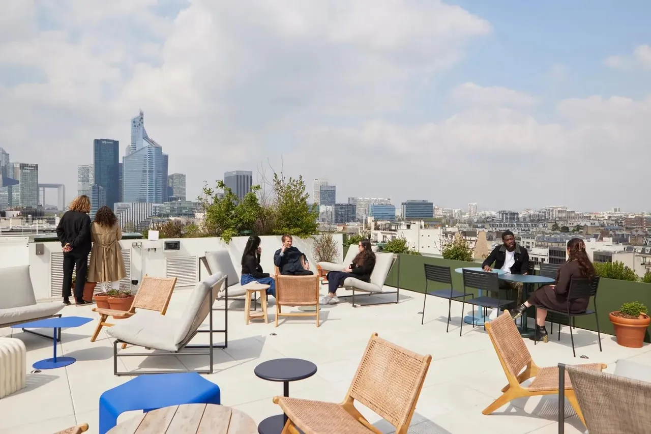 Bureau privé 41 postes à louer - Neuilly-sur-Seine (Charles de Gaulle) - photo 1