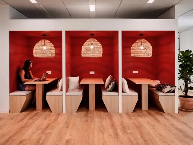 Bureau privé 11 postes à louer - Paris 15e (Colonel Pierre Avia) - photo 6