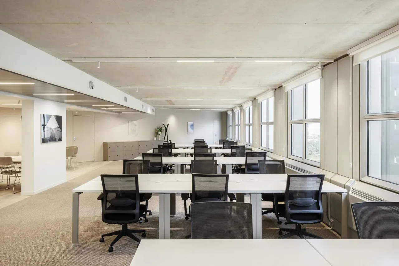 Bureau indépendant 27 postes à louer - Puteaux (Parvis de La Défense) - photo 1