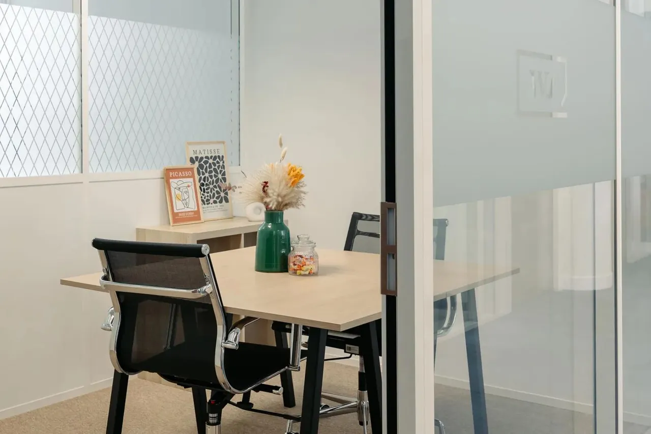 Bureau privé 2 postes à louer - Saint-Denis (Pleyel) - photo 1