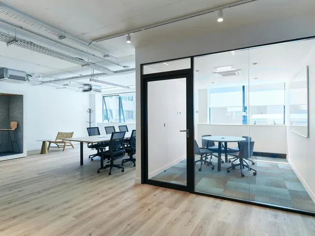 Bureau indépendant 36 postes à louer - Levallois-Perret (Bis rue Kléber) - photo 3