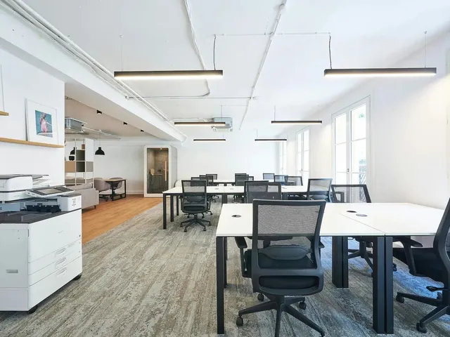Bureau indépendant 24 postes à louer - Paris 10e (Hauteville) - photo 2