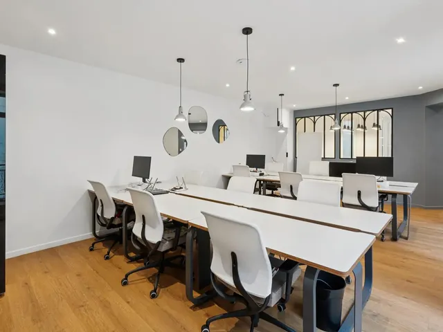Bureau indépendant 18 postes à louer 583 EUR/poste - Rue du Faubourg Poissonnière, Paris 10e - photo 4