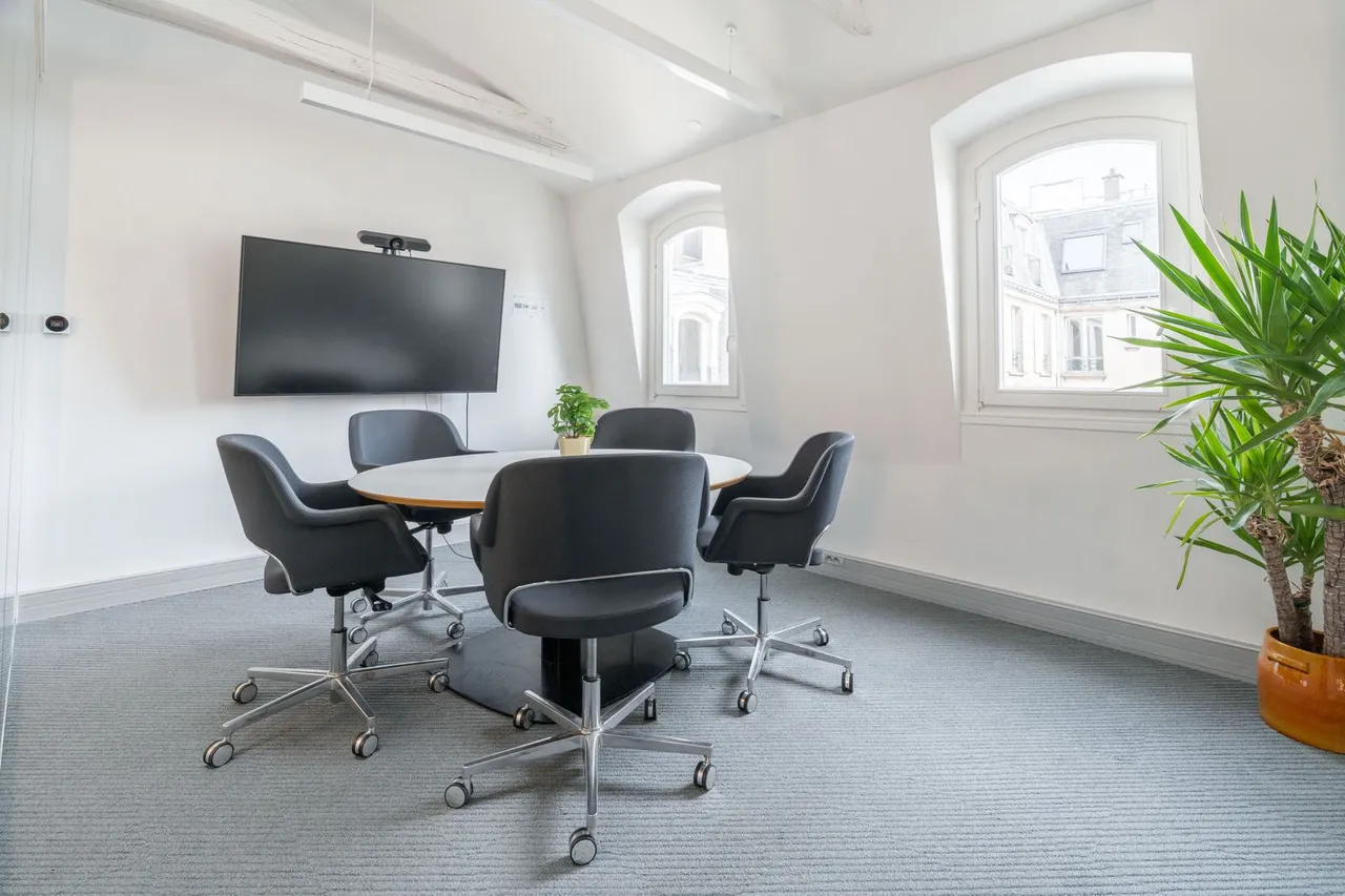Bureau indépendant 18 postes à louer - Paris 9e (Place de Clichy) - photo 1