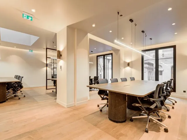 Bureau indépendant 24 postes à louer - Paris 11e (Oberkampf)