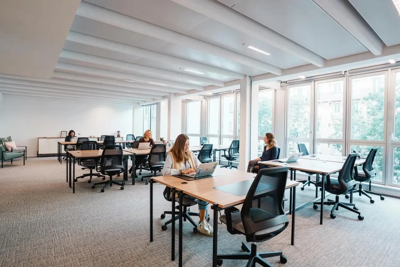 Bureau privé 8 postes à louer - Paris 13e (Bibliothèque) - photo 1