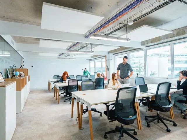 Bureau privé 3 postes à louer - Issy-les-Moulineaux (Camille Desmoulins) - photo 2