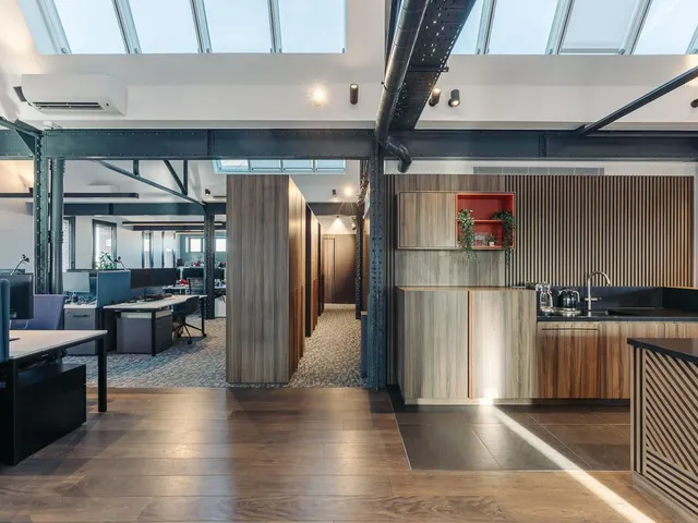 Bureau privé 4 postes à louer - Saint-Ouen-sur-Seine (Pl. Martin Levasseur) - photo 17