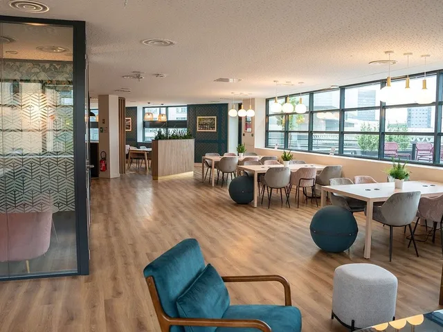 Bureau privé 8 postes à louer - Euralille (Luxembourg) - photo 3
