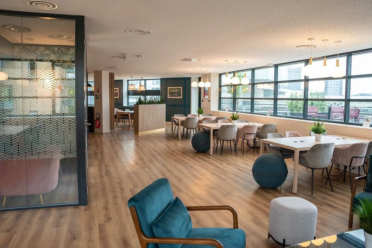 Bureau privé 10 postes à louer - Euralille (Luxembourg) - photo 1