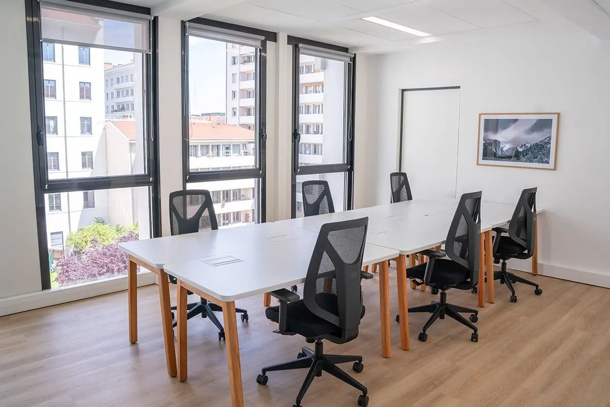 Bureau privé 4 postes à louer - Lyon (Cours Lafayette) - photo 1
