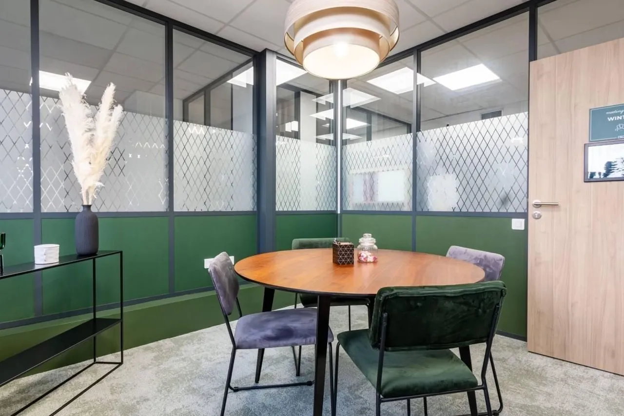 Bureau privé 12 postes à louer - Suresnes (Rouget de Lisle) - photo 1