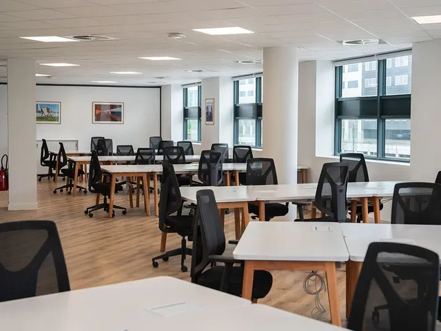 Bureau privé 8 postes à louer - Euralille (Luxembourg) - photo 7