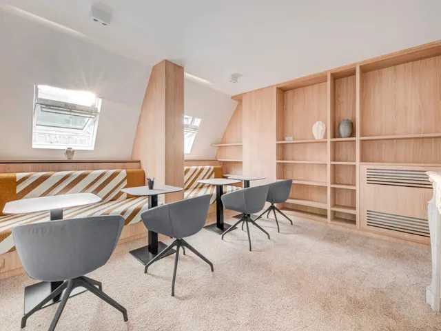 Bureau indépendant 32 postes à louer - Paris 2e (Quatre Septembre) - photo 3