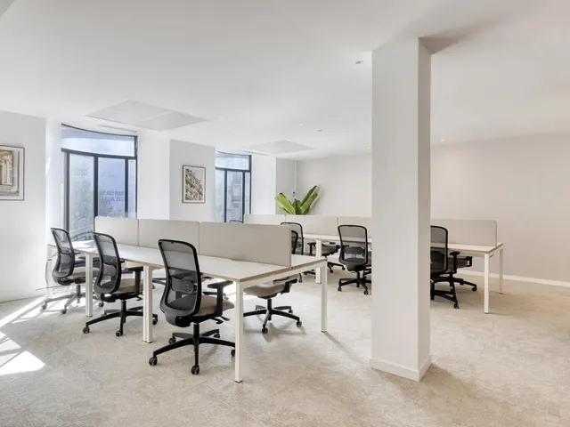 Bureau privatif 48 postes à louer - Paris 8e (Saint-Lazare) - photo 3