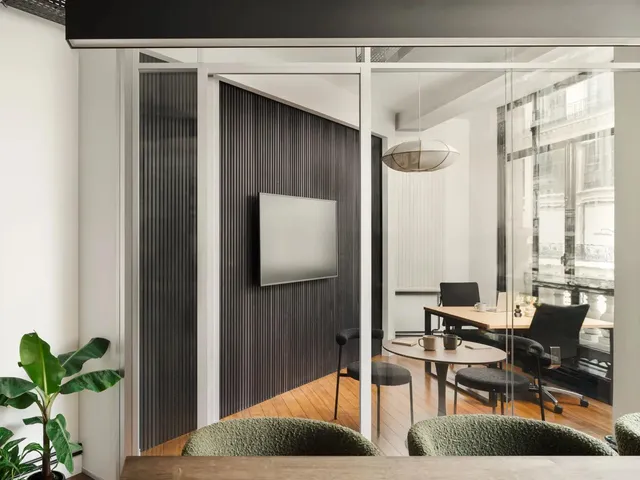 Bureau indépendant 16 postes à louer - Paris 2e (Sentier) - photo 3