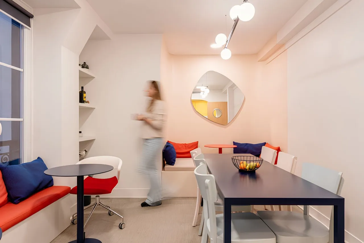 Bureau privé 2 postes à louer - Paris 3e (Sébastopol) - photo 1